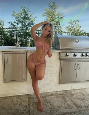 emmacaulfield18 / Emma / emmachamberlain / emmaswrld nude photo #0001