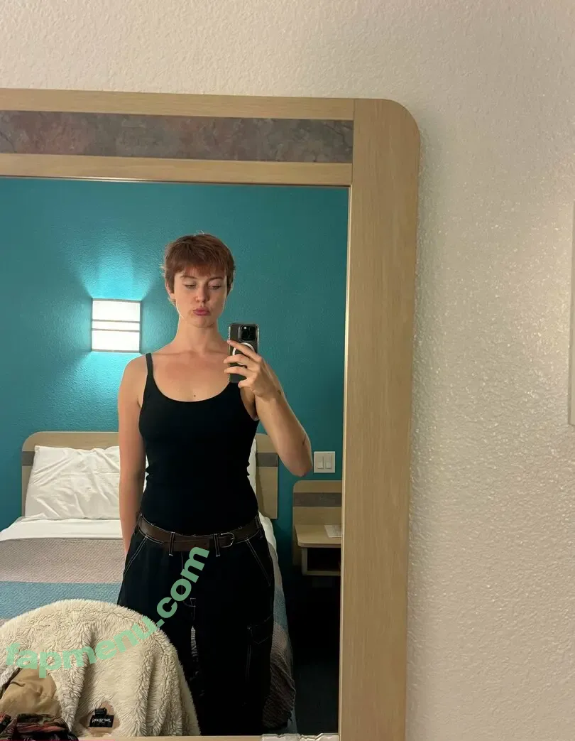 emmadcomedy nude photo #0002 (emmadcomedy)