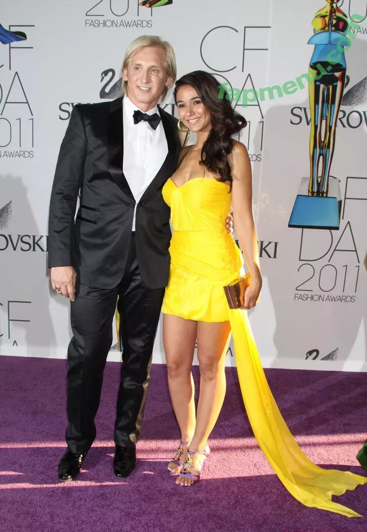 Emmanuelle Chriqui nude photo #0053 (Emmanuelle / echriqui)