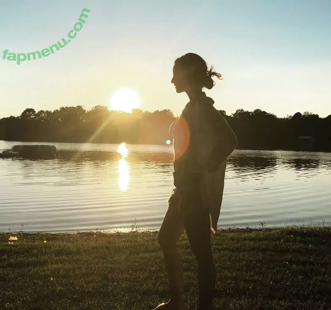 Emmanuelle Chriqui nude photo #0094 (Emmanuelle / echriqui)