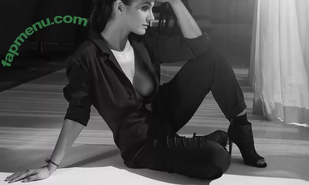 Emmanuelle Chriqui nude photo #0133 (Emmanuelle / echriqui)