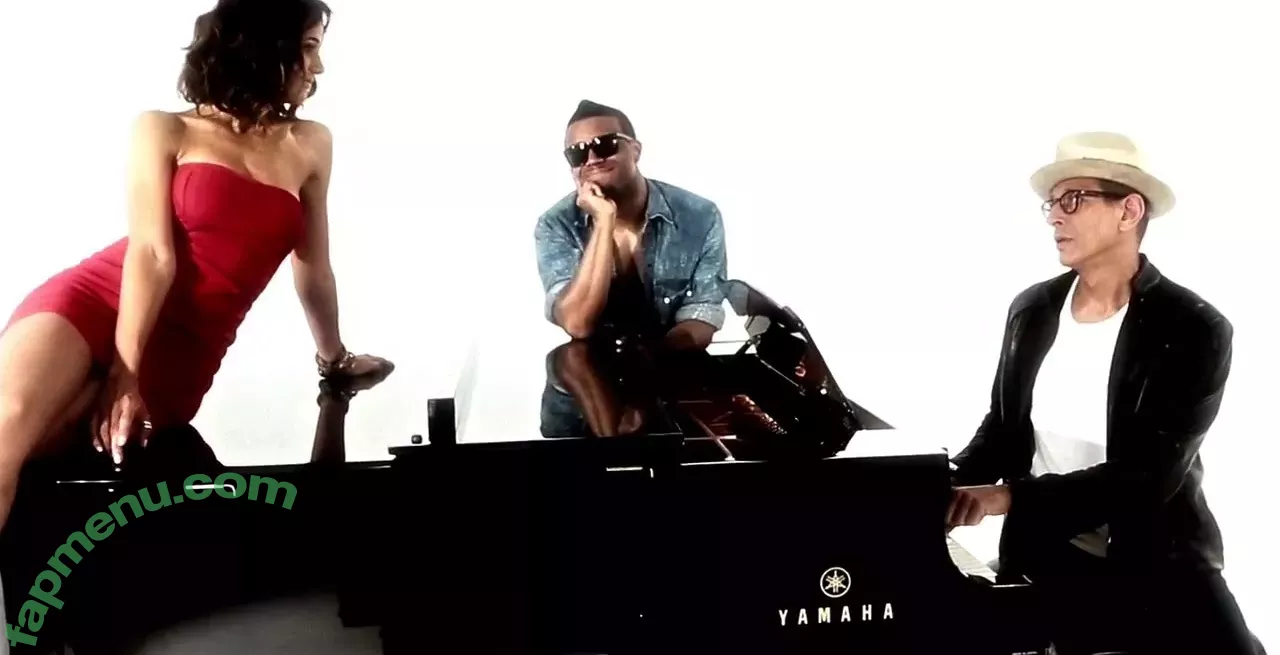 Emmanuelle Chriqui nude photo #0349 (Emmanuelle / echriqui)