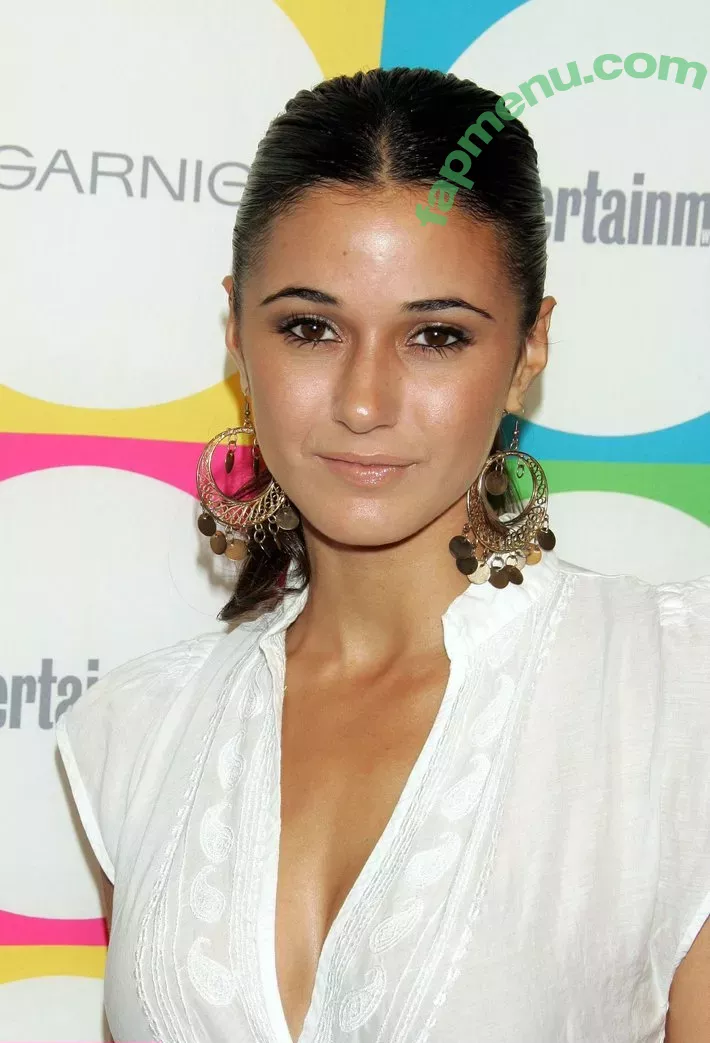 Emmanuelle Chriqui nude photo #0504 (Emmanuelle / echriqui)