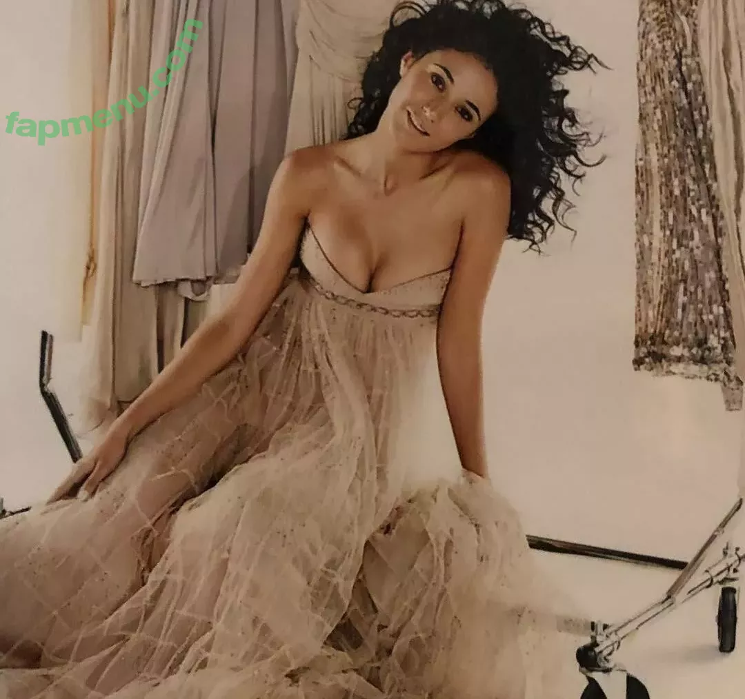 Emmanuelle Chriqui nude photo #0532 (Emmanuelle / echriqui)