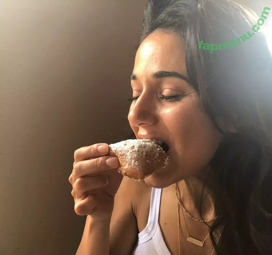 Emmanuelle Chriqui nude photo #0617 (Emmanuelle / echriqui)