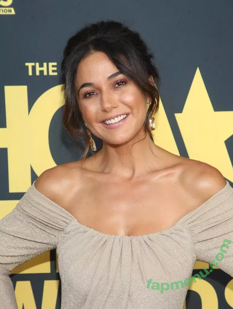 Emmanuelle Chriqui nude photo #0705 (Emmanuelle / echriqui)
