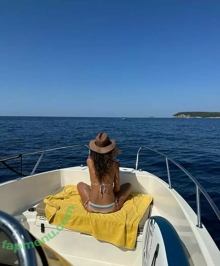 Emmanuelle Chriqui nude photo #0814 (Emmanuelle / echriqui)