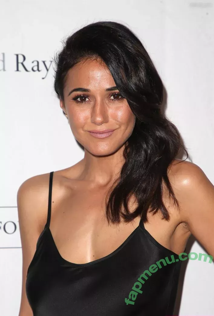 Emmanuelle Chriqui nude photo #0869 (Emmanuelle / echriqui)