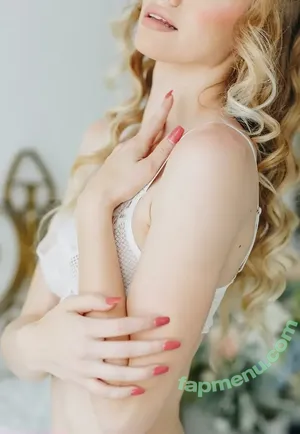  nude photo #0004