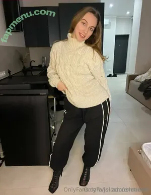 emmauzi / emma.kuzi nude photo #0117