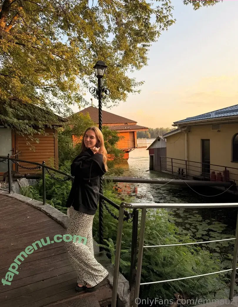 emmauzi nude photo #0134 (emma.kuzi)