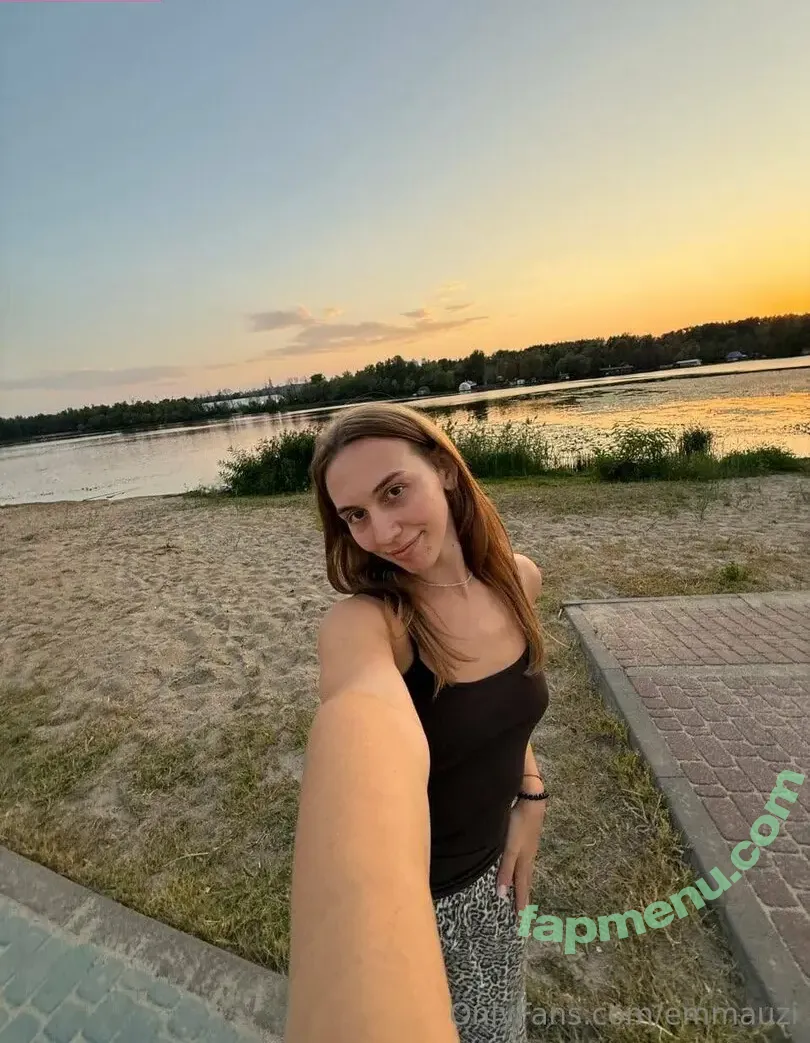 emmauzi nude photo #0135 (emma.kuzi)