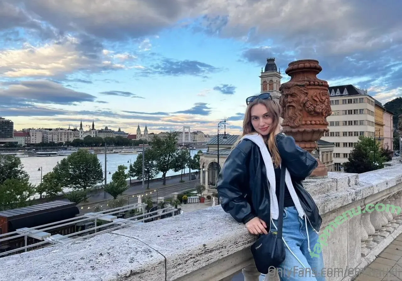 emmauzi nude photo #0139 (emma.kuzi)