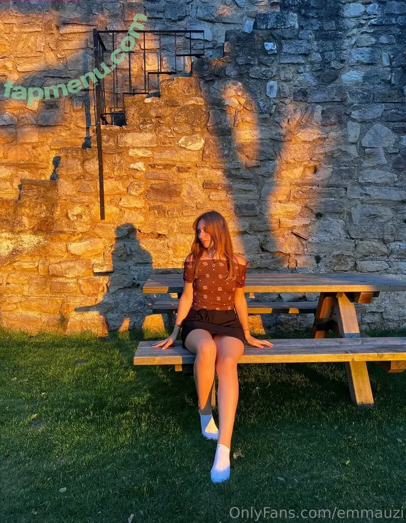 emmauzi nude photo #0141 (emma.kuzi)