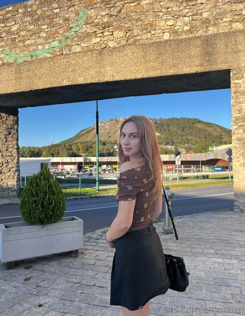 emmauzi nude photo #0143 (emma.kuzi)