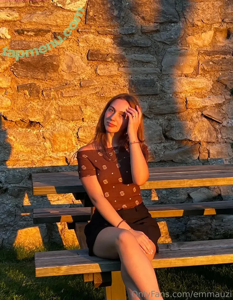 emmauzi nude photo #0144 (emma.kuzi)