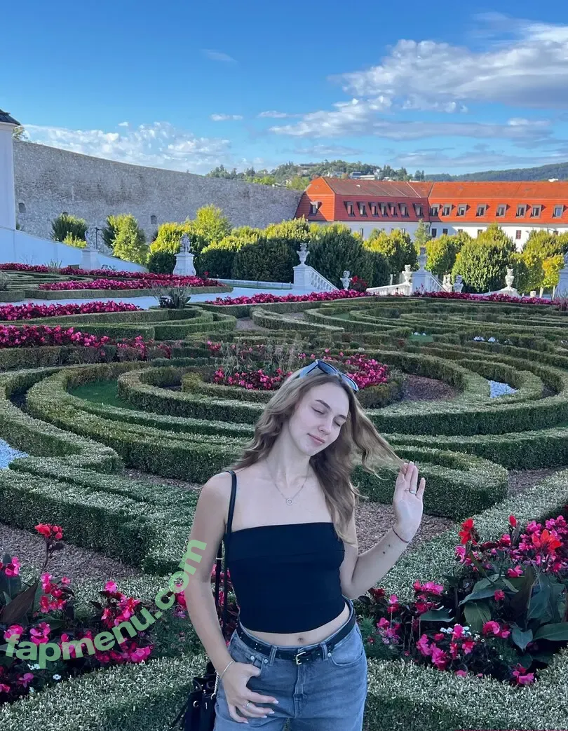 emmauzi nude photo #0149 (emma.kuzi)