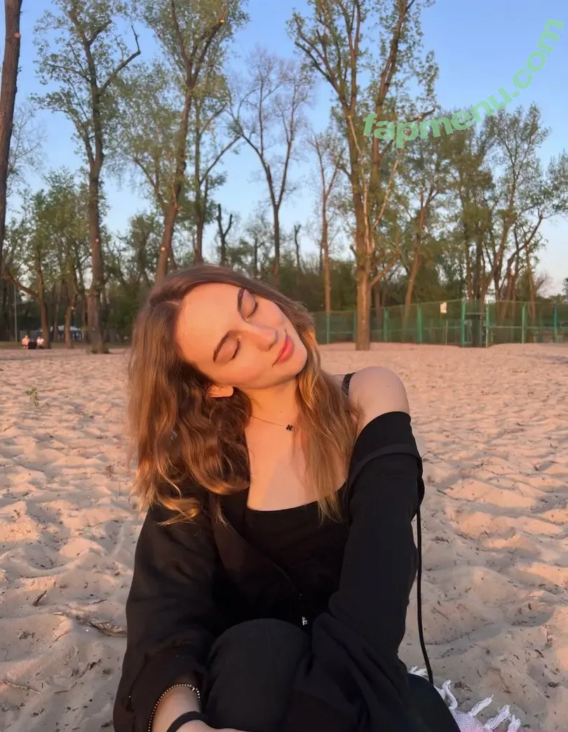 emmauzii nude photo #0017 (emmaegizii)