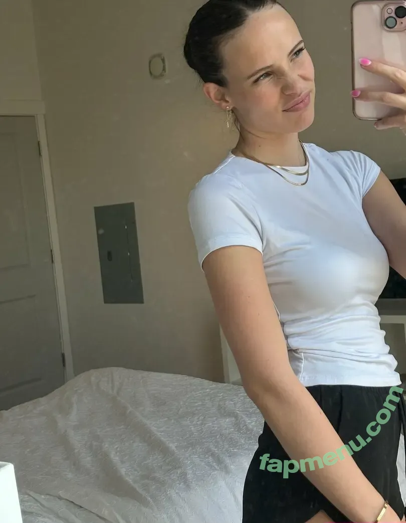 emmiejohnson nude photo #0030 (emmie_johnston)