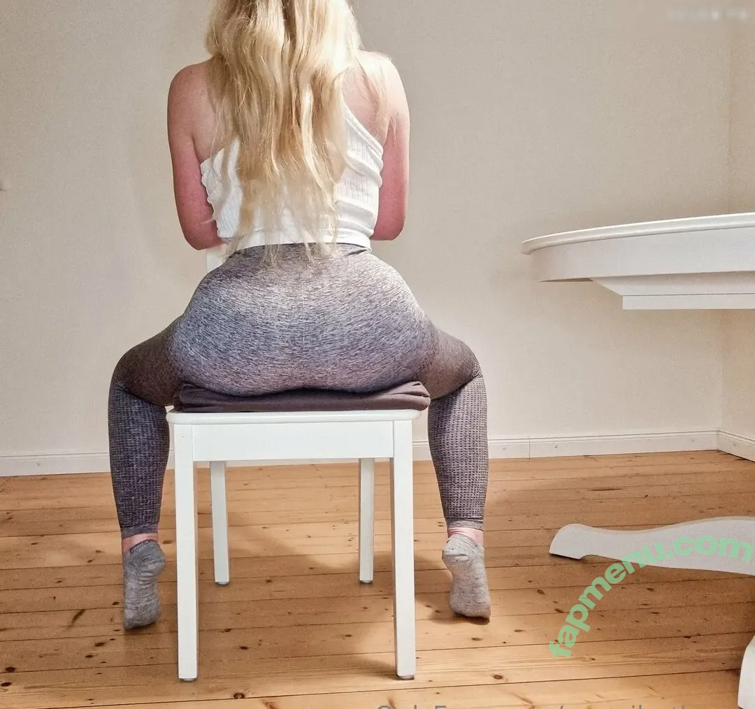 emmihotbooty nude photo #0001 (emmihotbooty)