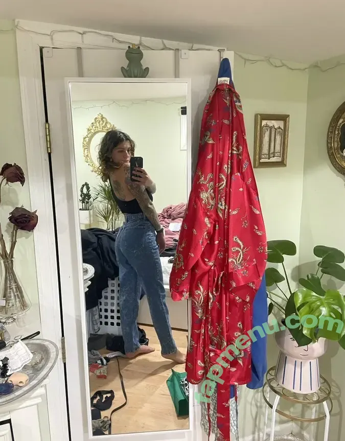 emmmy nude photo #0030 (emmmybaby / emmykgk00)