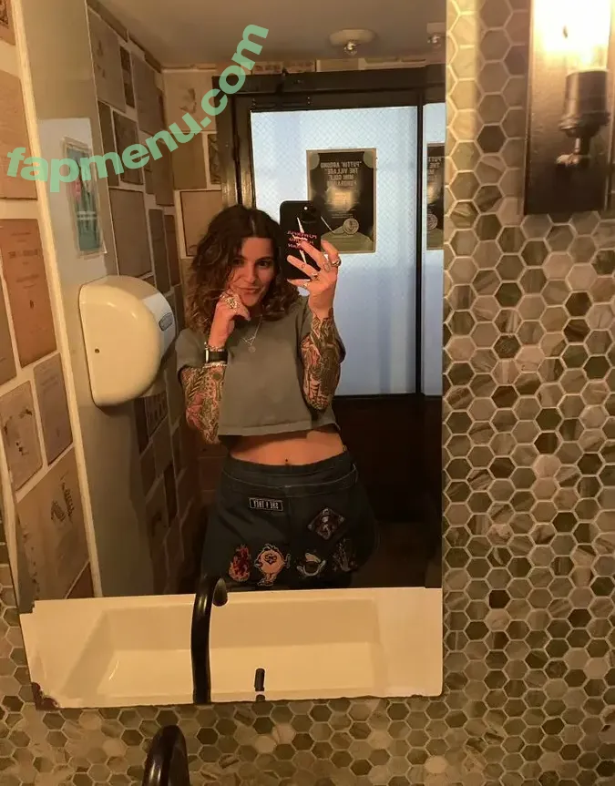 emmmy nude photo #0042 (emmmybaby / emmykgk00)