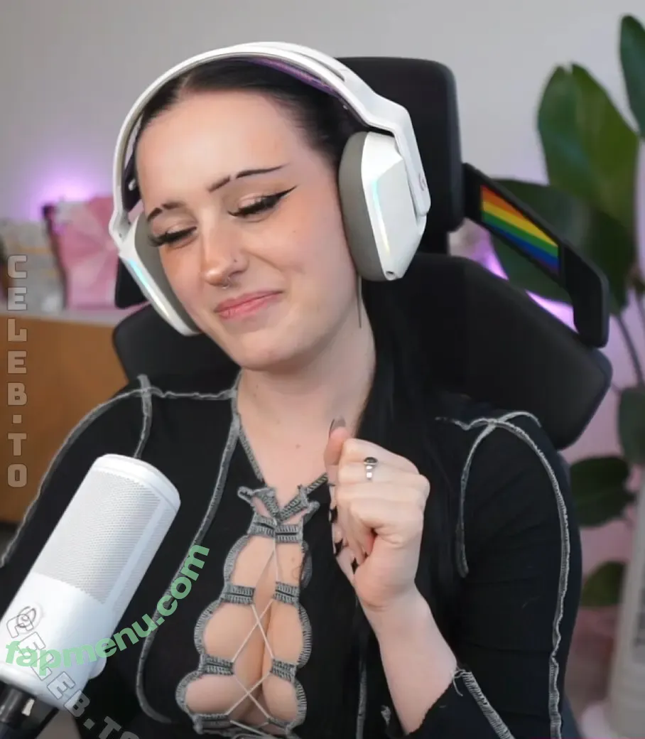 Emmo nude photo #0058 (EmmoLive / Emmo_ttv / brok3ndollz / emmo.ig)