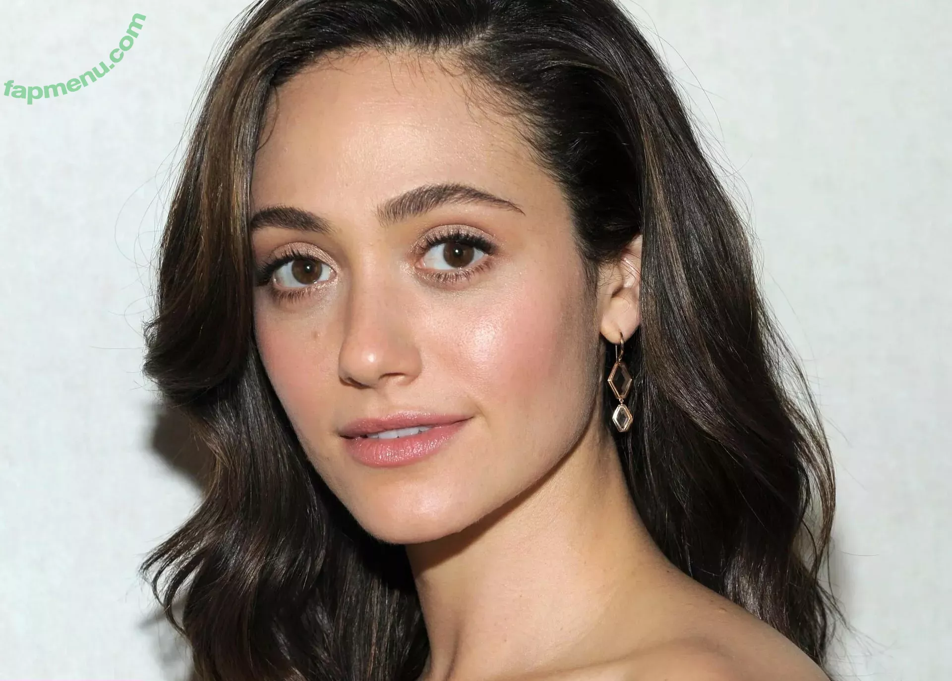 Emmy Rossum nude photo #0045 (Emmyrossum / emmy)