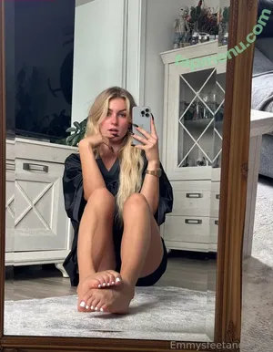 emmyfeetandsocks / theluckyguy_efs nude photo #0232