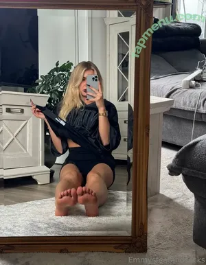 emmyfeetandsocks / theluckyguy_efs nude photo #0240