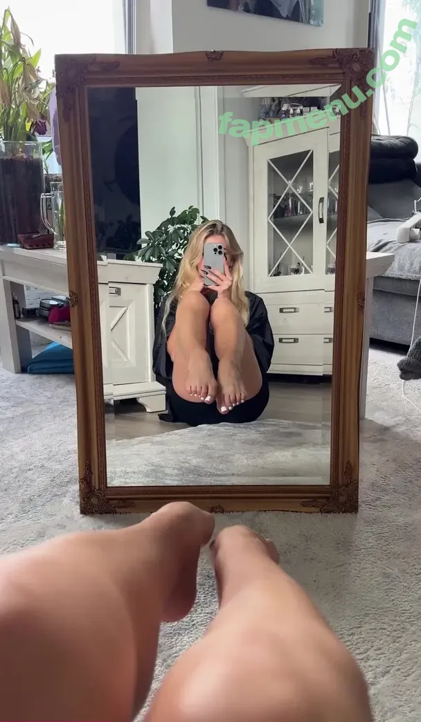 emmyfeetandsocks nude photo #0223 (theluckyguy_efs)