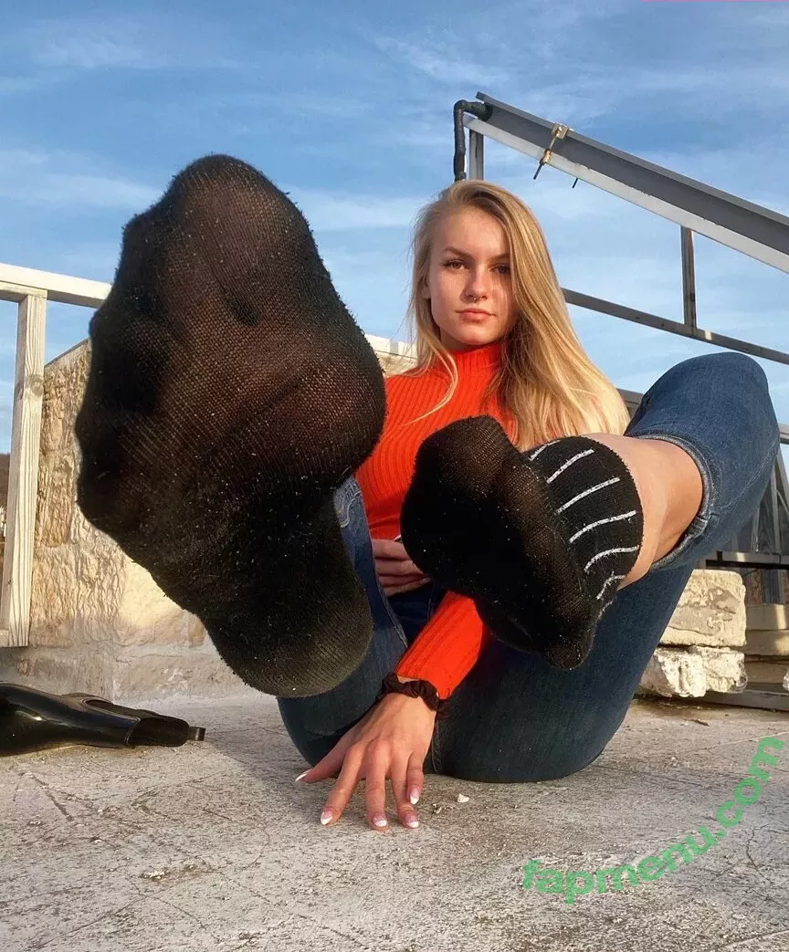 Emmysfeetandsocks nude photo #0094 (emmyfeetandsocks / emmysfeetandso1 / theluckyguy_efs)