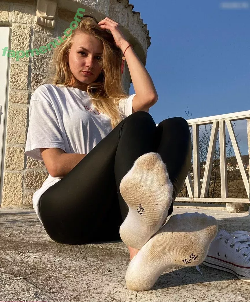 Emmysfeetandsocks nude photo #0116 (emmyfeetandsocks / emmysfeetandso1 / theluckyguy_efs)