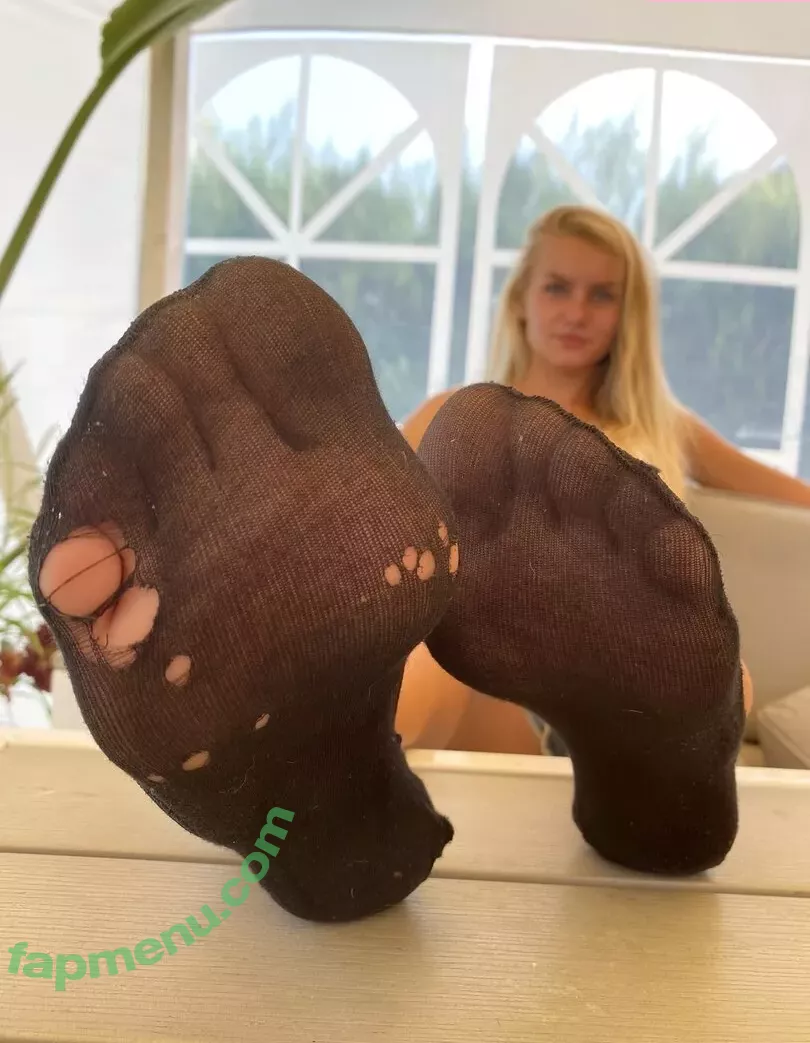 Emmysfeetandsocks nude photo #0136 (emmyfeetandsocks / emmysfeetandso1 / theluckyguy_efs)