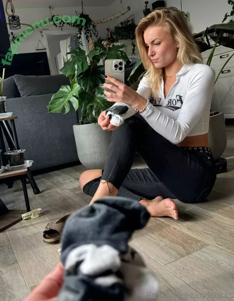 Emmysfeetandsocks nude photo #0338 (emmyfeetandsocks / emmysfeetandso1 / theluckyguy_efs)