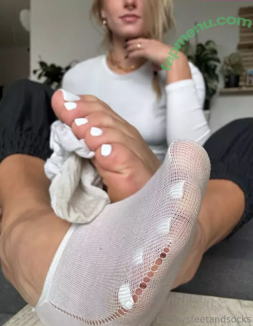 Emmysfeetandsocks nude photo #0425 (emmyfeetandsocks / emmysfeetandso1 / theluckyguy_efs)
