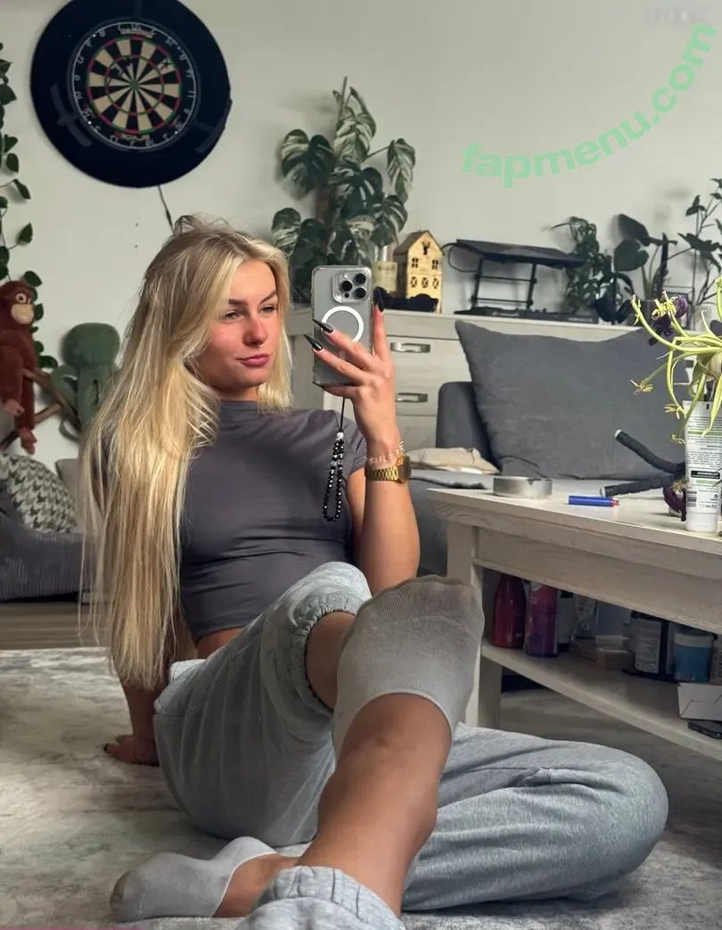 Emmysfeetandsocks nude photo #0813 (emmyfeetandsocks / emmysfeetandso1 / theluckyguy_efs)