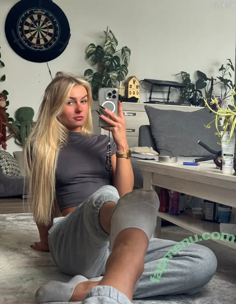 Emmysfeetandsocks nude photo #0815 (emmyfeetandsocks / emmysfeetandso1 / theluckyguy_efs)