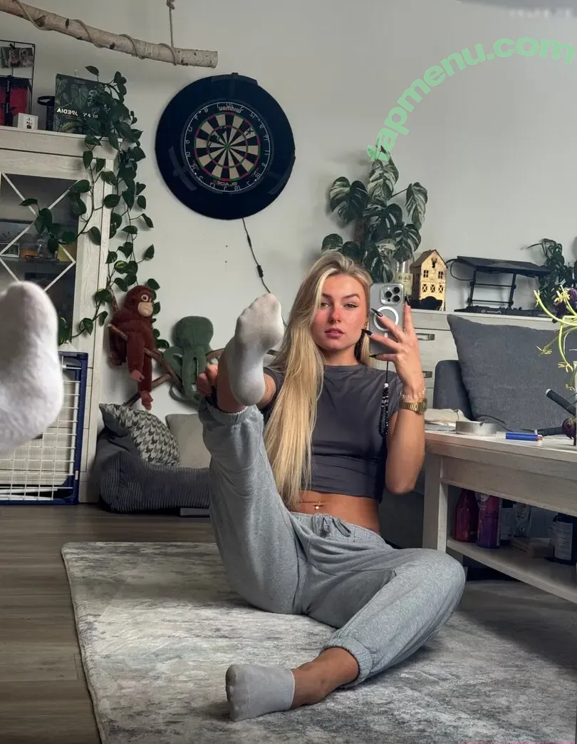 Emmysfeetandsocks nude photo #0816 (emmyfeetandsocks / emmysfeetandso1 / theluckyguy_efs)