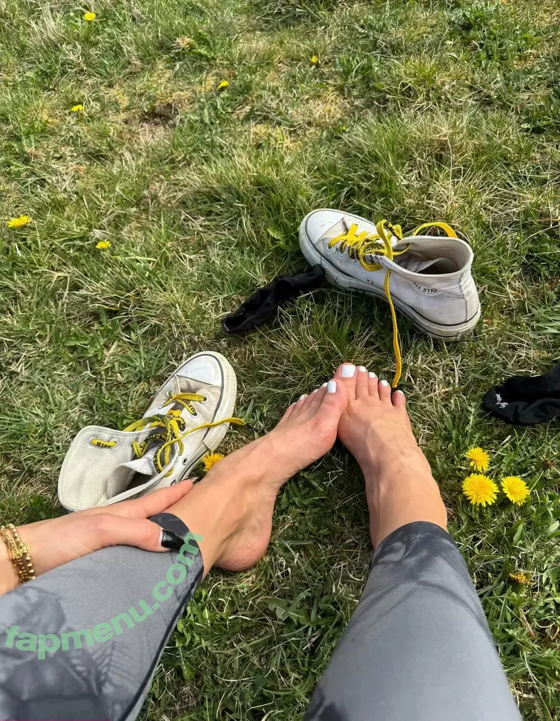 Emmysfeetandsocks nude photo #0917 (emmyfeetandsocks / emmysfeetandso1 / theluckyguy_efs)