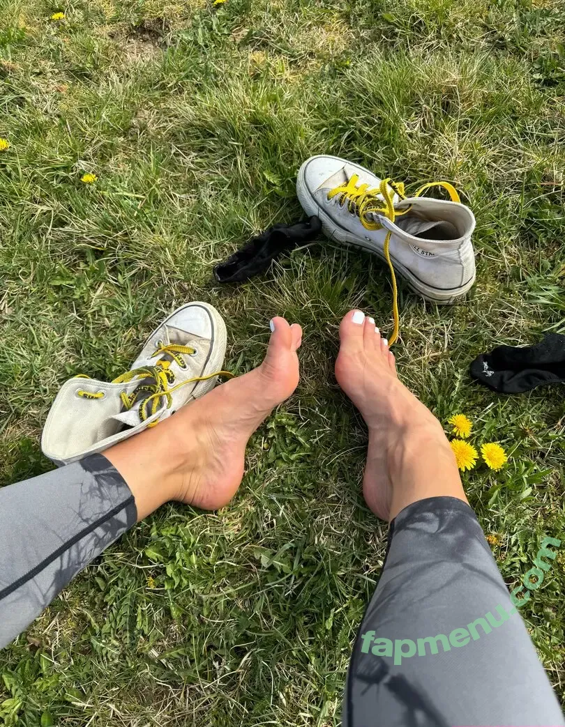 Emmysfeetandsocks nude photo #0918 (emmyfeetandsocks / emmysfeetandso1 / theluckyguy_efs)