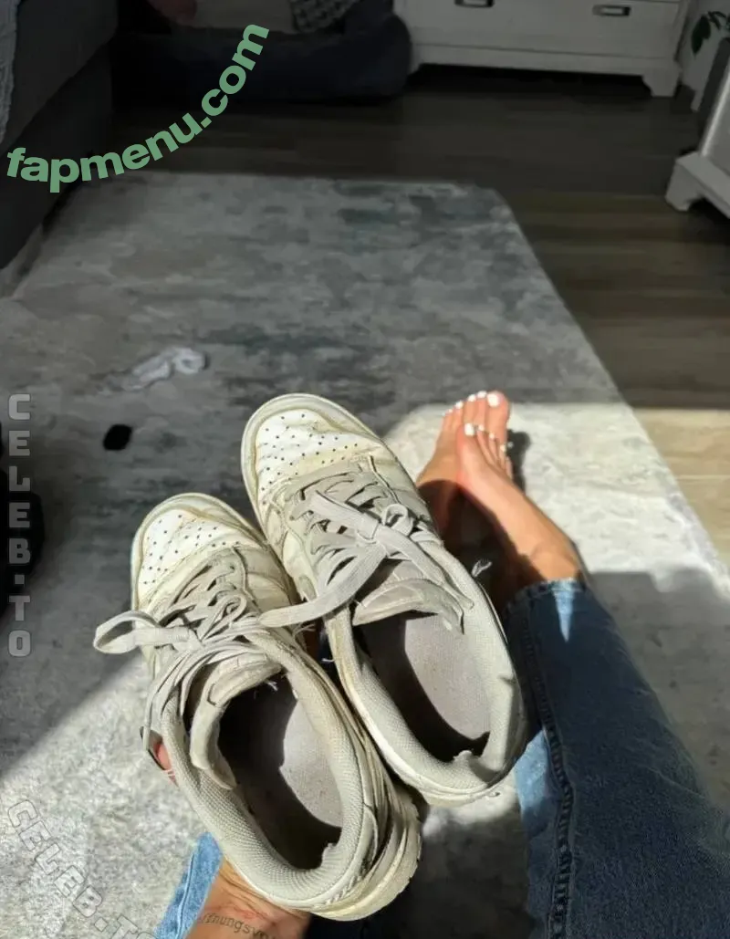 Emmysfeetandsocks nude photo #1120 (emmyfeetandsocks / emmysfeetandso1 / theluckyguy_efs)