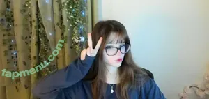 emmyuh / emmybeehz / emmyurr nude photo #0065