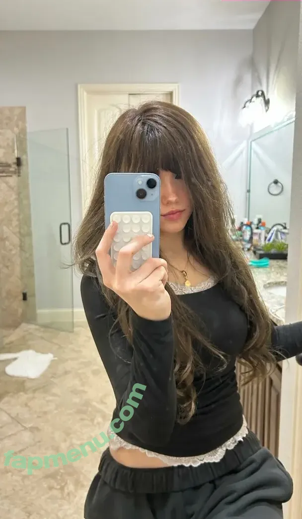 emmyuh nude photo #0019 (emmybeehz / emmyurr)