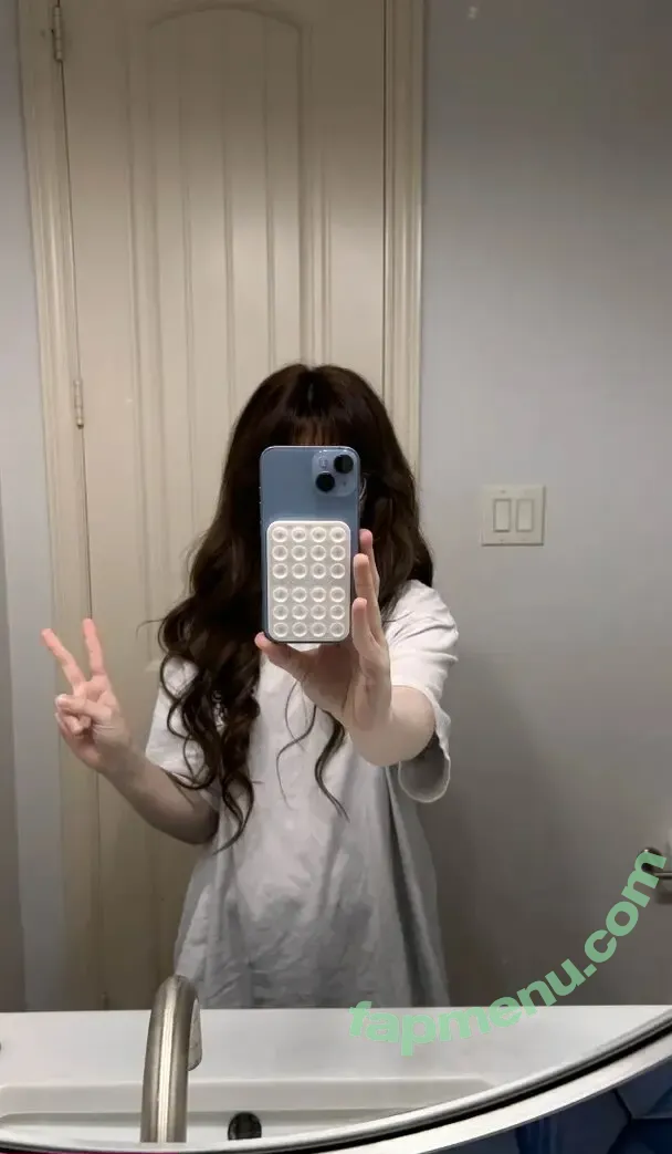emmyuh nude photo #0037 (emmybeehz / emmyurr)