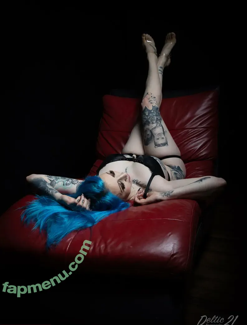 emobarbie95 nude photo #0021 (emo_barbiexo)