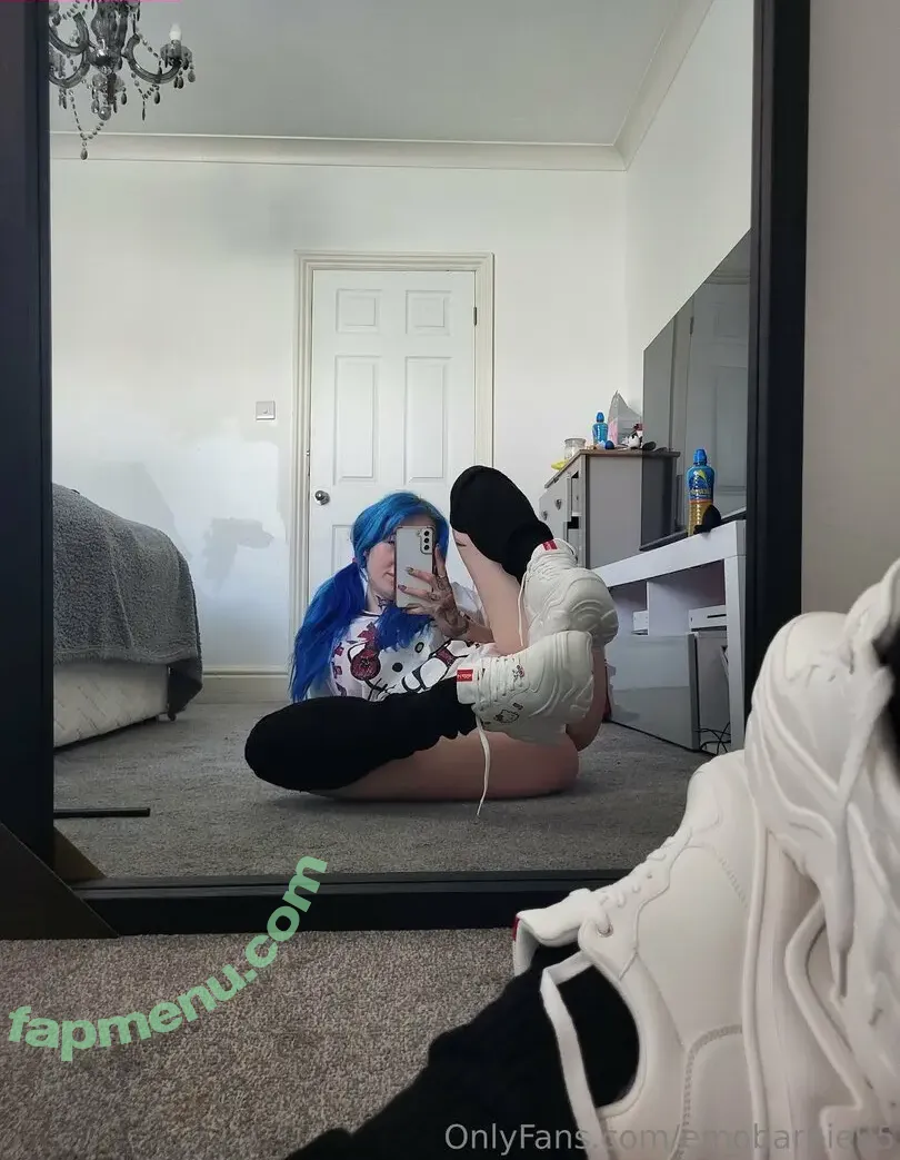 emobarbie95 nude photo #0026 (emo_barbiexo)