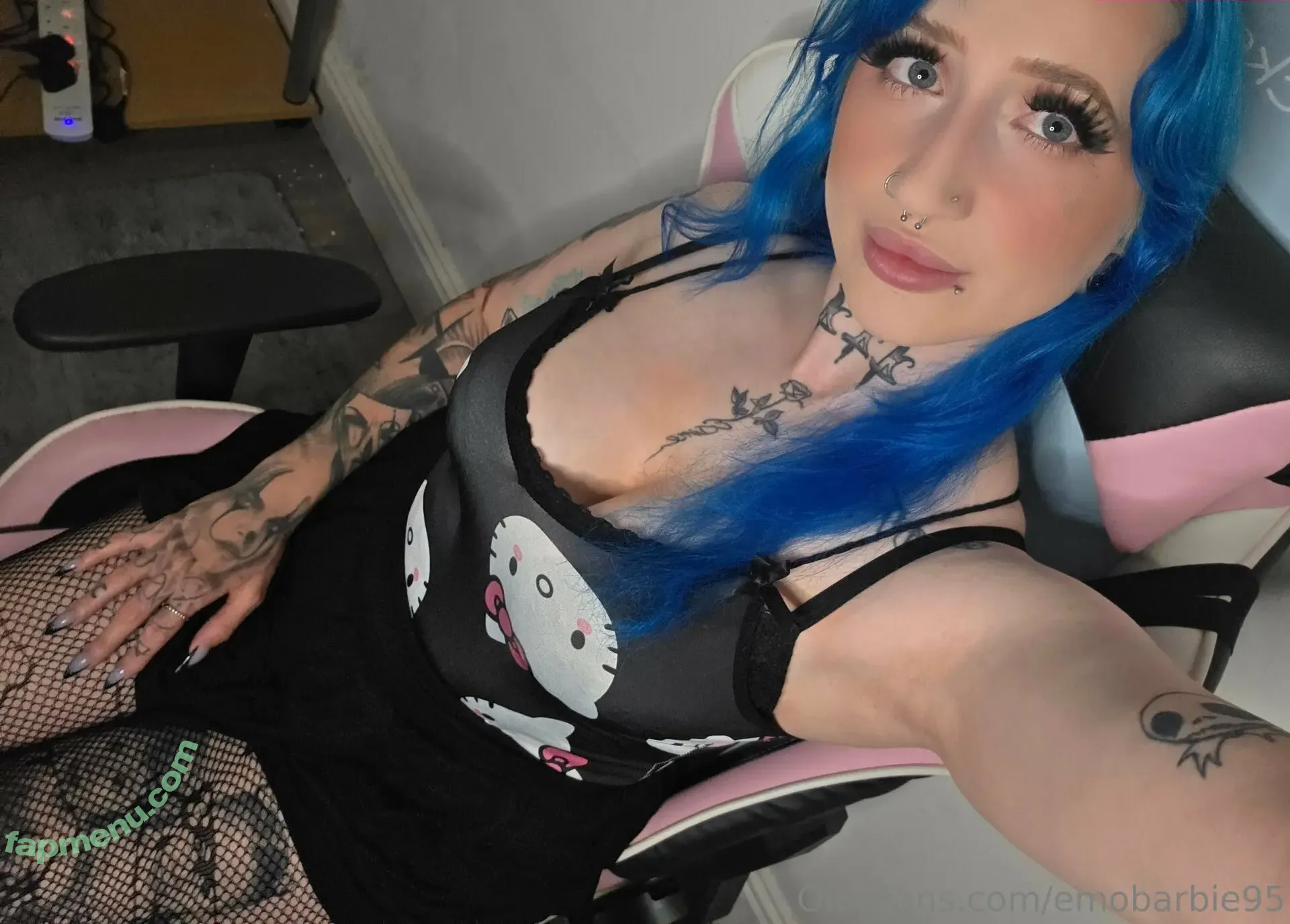 emobarbie95 nude photo #0108 (emo_barbiexo)