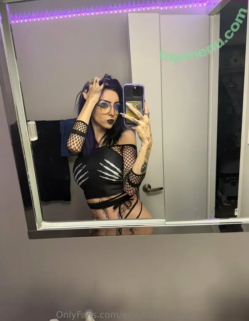 emokitten_xoxo nude photo #0214 (emokittenarmy)