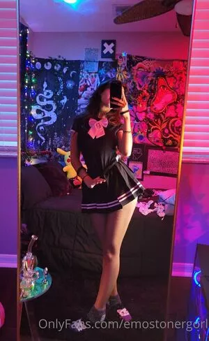 Emostonergorl / Obvious_Confusion699 / emo.stoner.gorl / smolstarcaster nude photo #0140